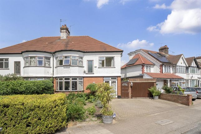 4 bed property, in Highfield Avenue, £774,950