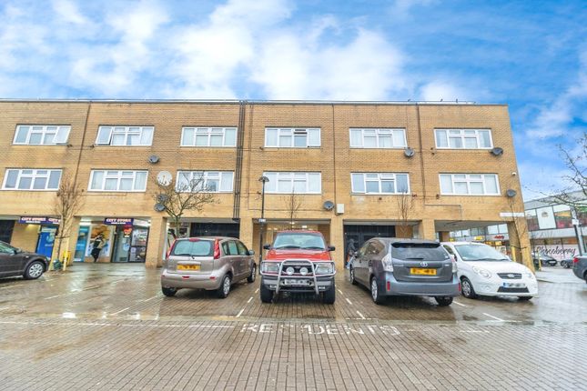 1 bed property, in Silbury Boulevard, £80,000