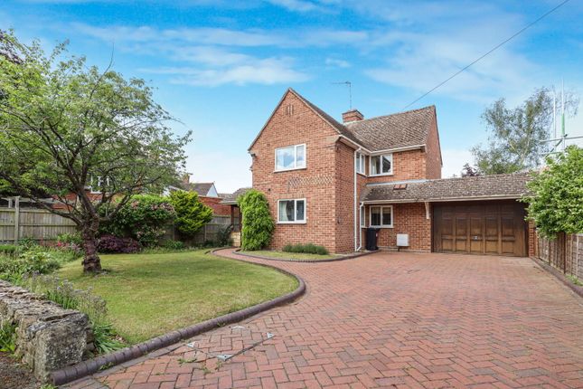 4 bed property, in Avon Crescent, £750,000
