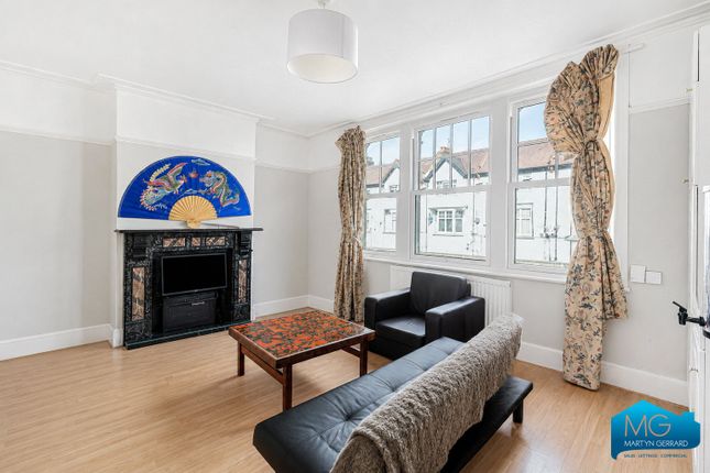 2 bed property, in Ballards Lane, £380,000
