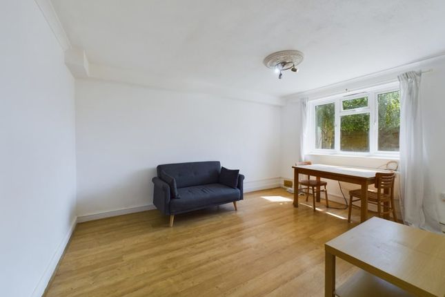 1 bed property, in Hill Rise, £165,000