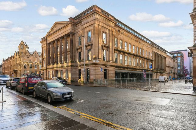 1 bed property, in Ingram Street, £180,000