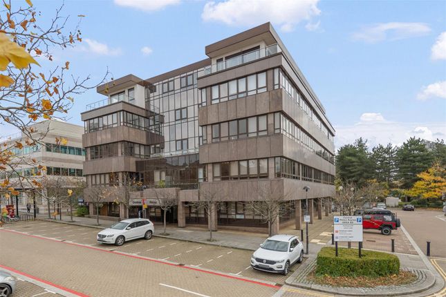 1 bed property, in Silbury Boulevard, £190,000