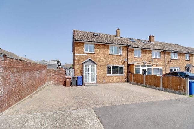 3 bed property, in Dacre Crescent, £400,000