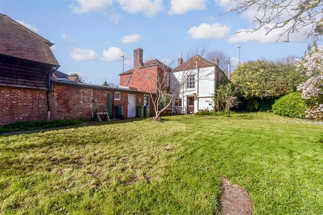 5 bed property, in Lower Street, £550,000