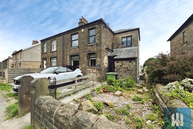 3 bed property, in Blackmoorfoot Road, £270,000