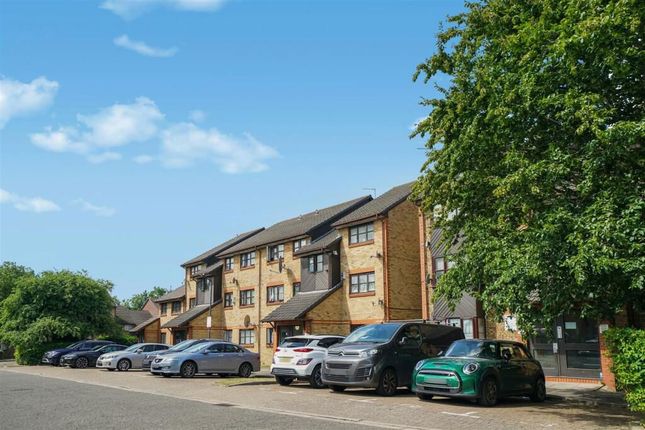 Studio, in Kestrel Close, £170,000