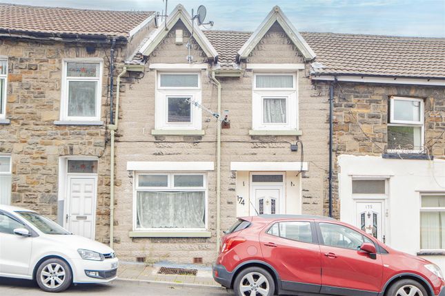 5 bed property, in East Road, £90,000