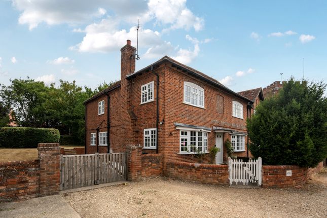 3 bed property, in Church Cottages, £465,000