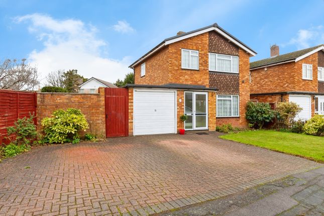 3 bed property, in Long Drive, £575,000