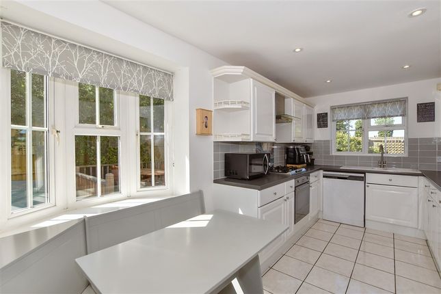 4 bed property, in Harling Close, £550,000