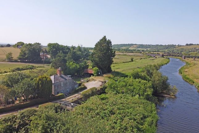 2 bed property, in Westover, £325,000