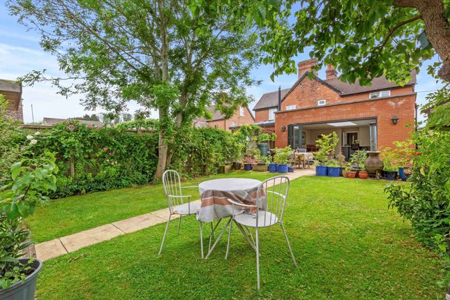3 bed property, in Thame Road, £650,000