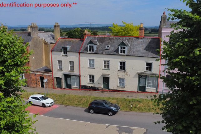 5 bed property, in High St, £635,000