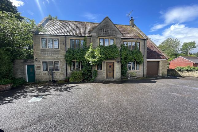 5 bed property, in South Perrott, £575,000
