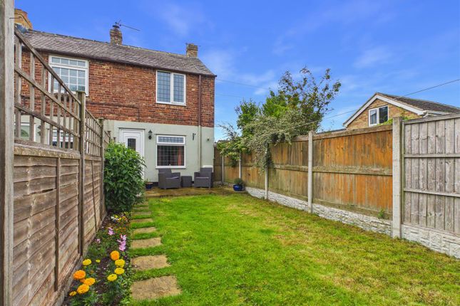 2 bed property, in Brook Terrace, £175,000