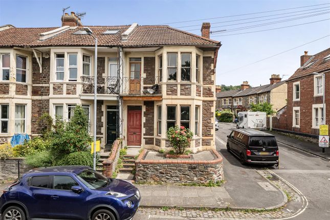 4 bed property, in Oldfield Place, £485,000