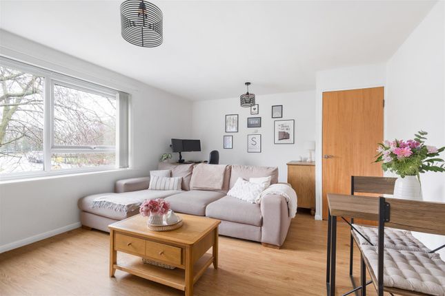 2 bed property, in Park Grange Croft S2, £130,000