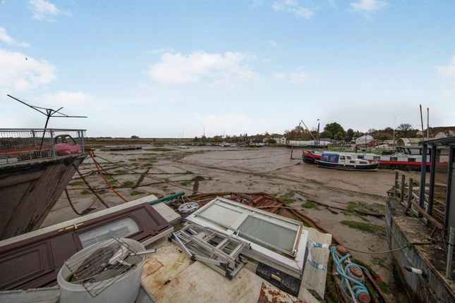 2 bed property, in Maran Houseboat, £50,000