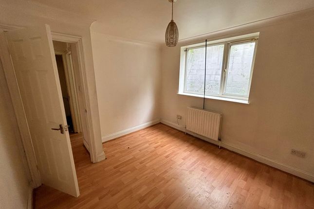 1 bed property, in St. Francis Close, £140,000