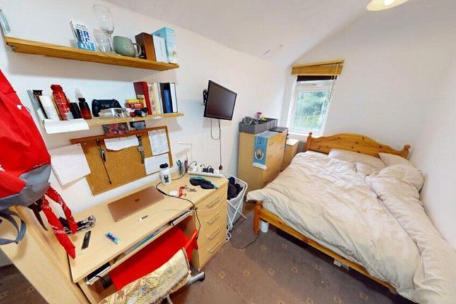 5 bed property, in Hubert Road, £375,000