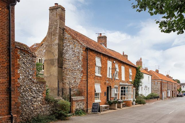 3 bed property, in Stocks Green, £725,000