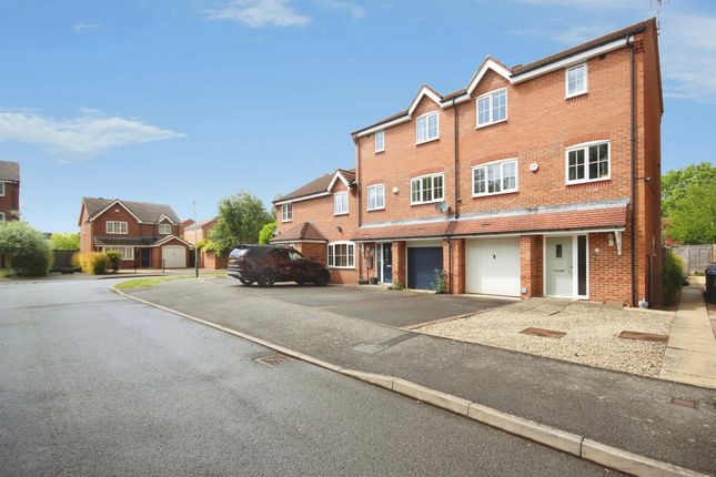 4 bed property, in Wilmhurst Road, £400,000