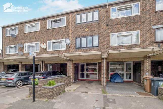 3 bed property, in Gramer Close, £580,000