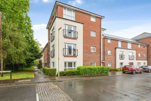 2 bed property, in Colby Street, £185,000