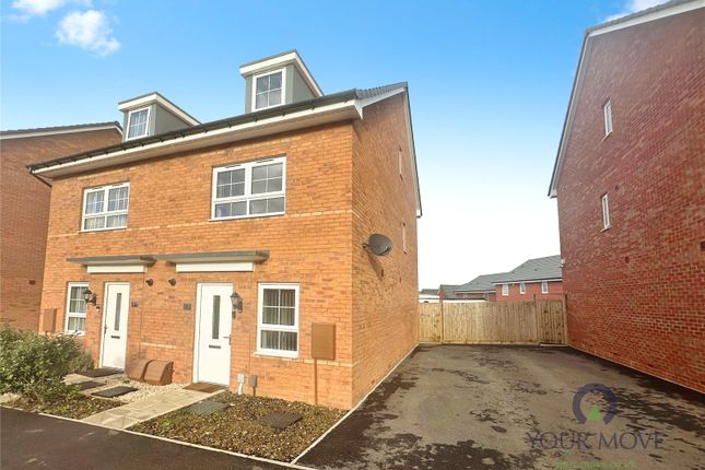 3 bed property, in Clayhill Field, £325,000