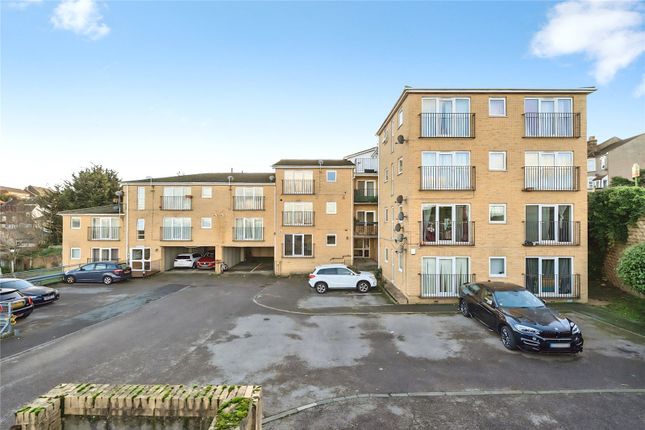 2 bed property, in Ruskin Road, £195,000