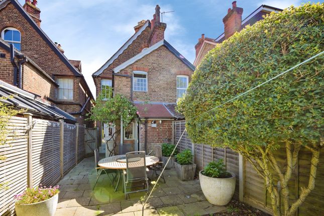 4 bed property, in Rose Vale, £640,000