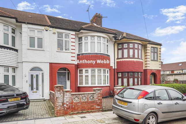 3 bed property, in Mayfair Gardens, £595,000