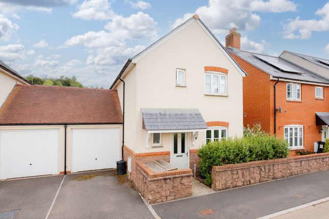 3 bed property, in Creedy View, £290,000