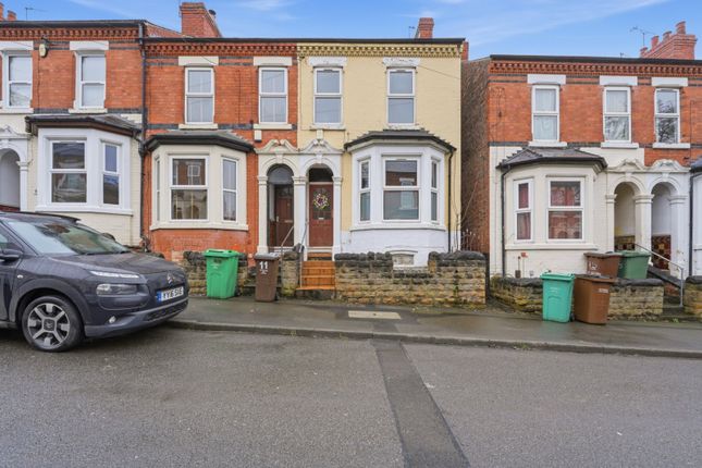 2 bed property, in Pullman Road, £190,000
