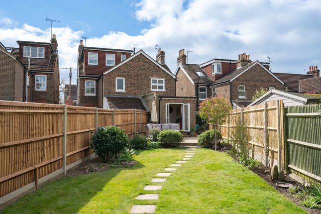3 bed property, in Billingshurst Road, £475,000