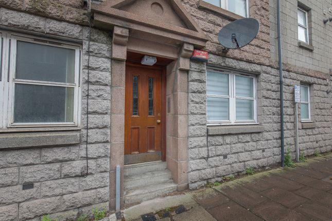 2 bed property, in King Street, £105,000