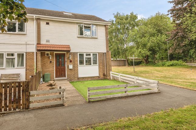 2 bed property, in High Street, £160,000
