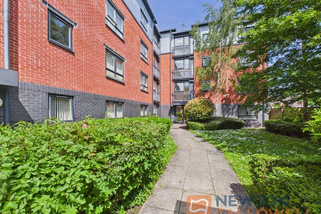 2 bed property, in Broadway, £70,000