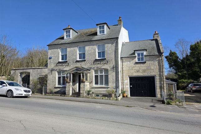 5 bed property, in Wakeham, £650,000
