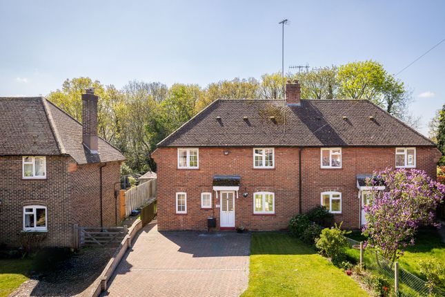 3 bed property, in Pollards Oak Road, £460,000