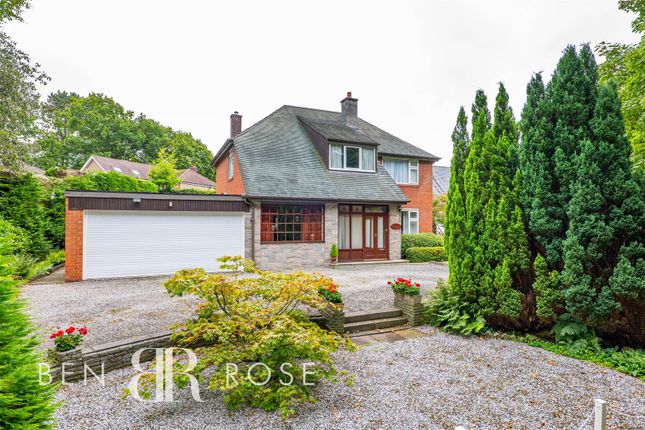 4 bed property, in Parkside Drive, £599,995