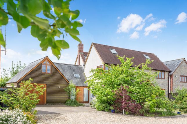 5 bed property, in Southbrook, £950,000
