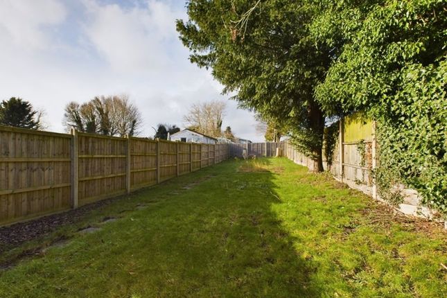 2 bed property, in Maidstone Road, £350,000
