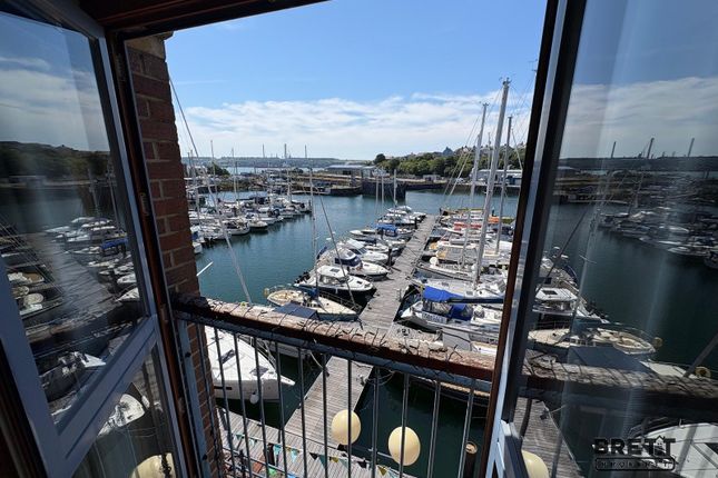 1 bed property, in 7 Victory House, £120,000