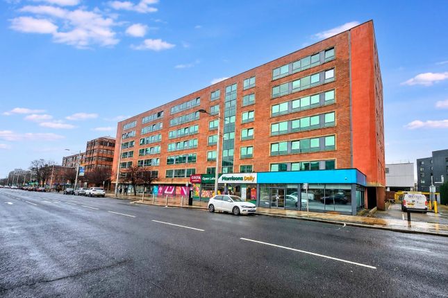 1 bed property, in Corporation Road, £8,000