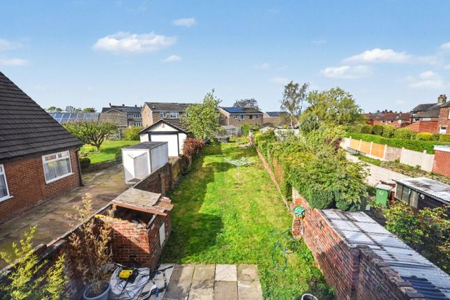2 bed property, in Manor Road, £230,000