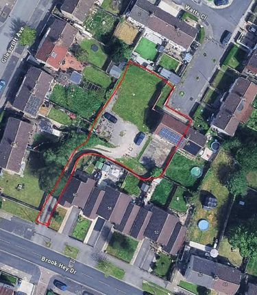 4 bed property, in Watts Close, £190,000