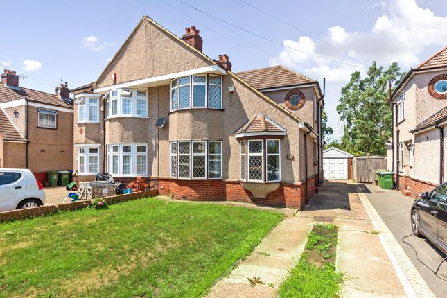 4 bed property, in Hurst Road, £650,000