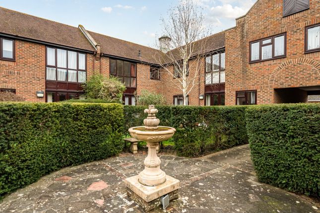 3 bed property, in Tudor Close, £295,000